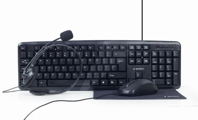 Kit Gembird 4-în-1 cu tastatura, mouse, căști și mousepad negru