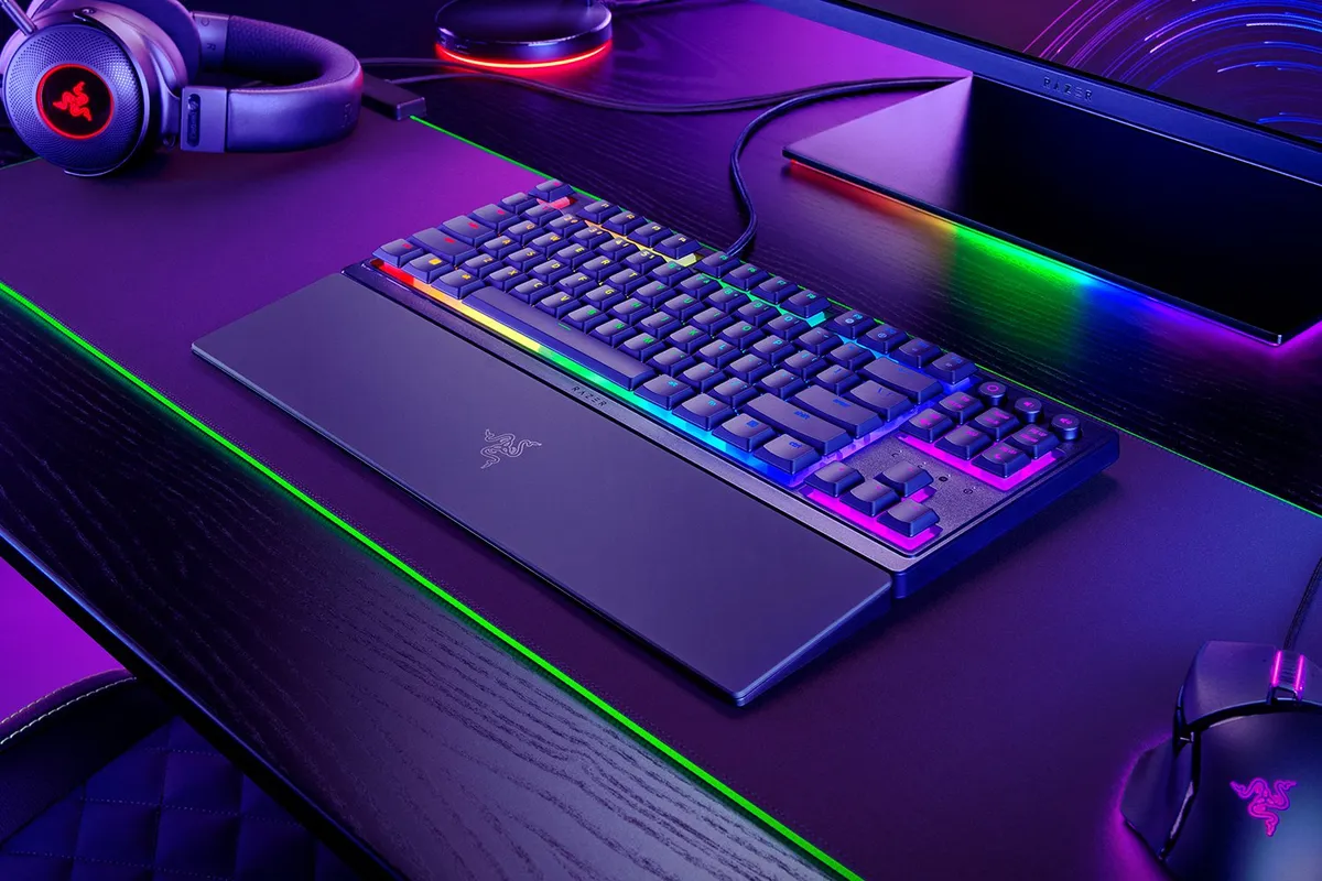 Tastatura mecanică Razer Ornata V3 TKL cu tasturi hibride și iluminare RGB