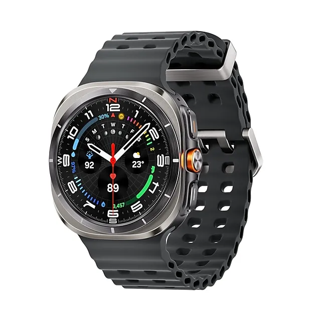 Smartwatch Samsung Galaxy Watch Ultra 2025 argintiu pe încheietură