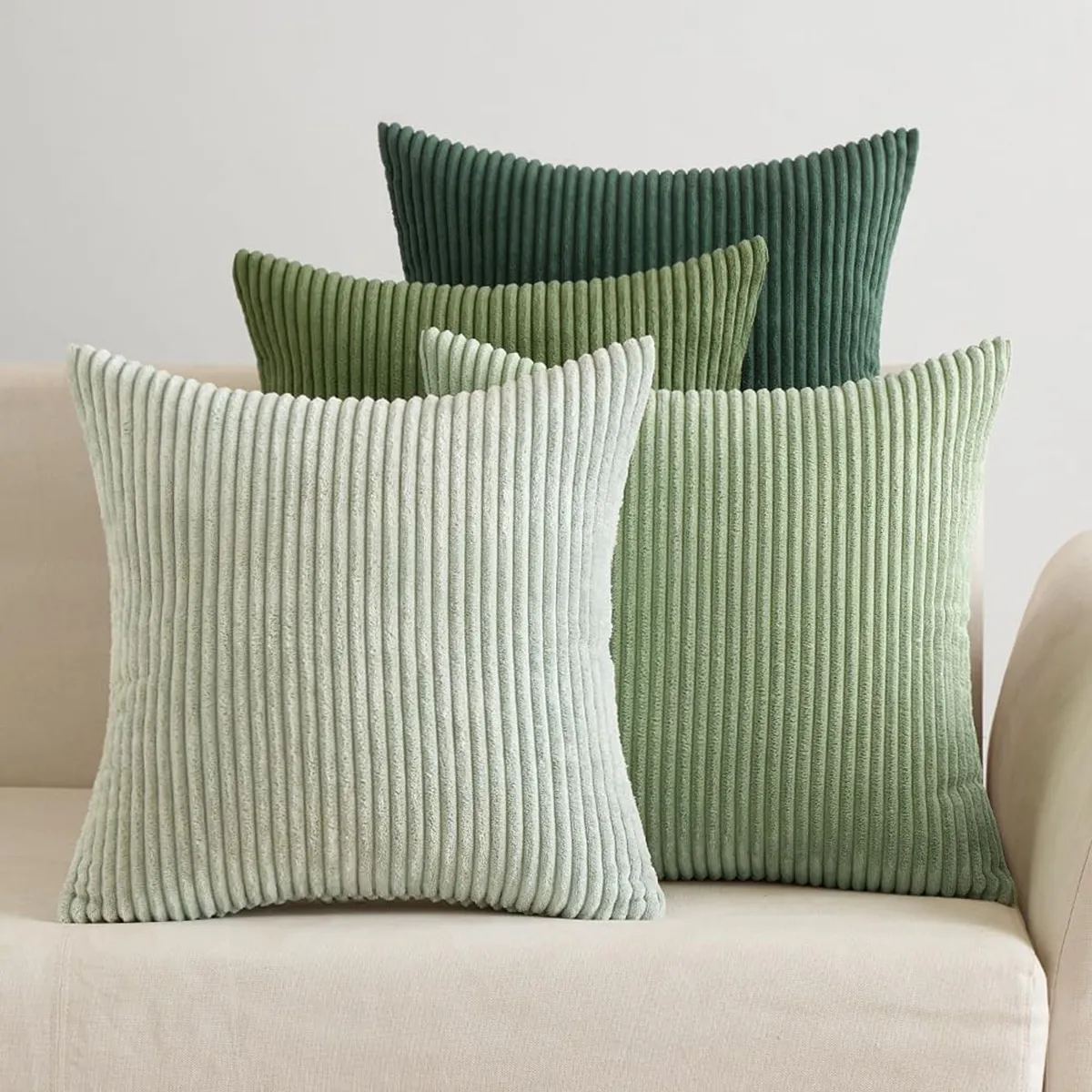 Set de 4 huse perne decorative din catifea verde pastel 40x40 cm