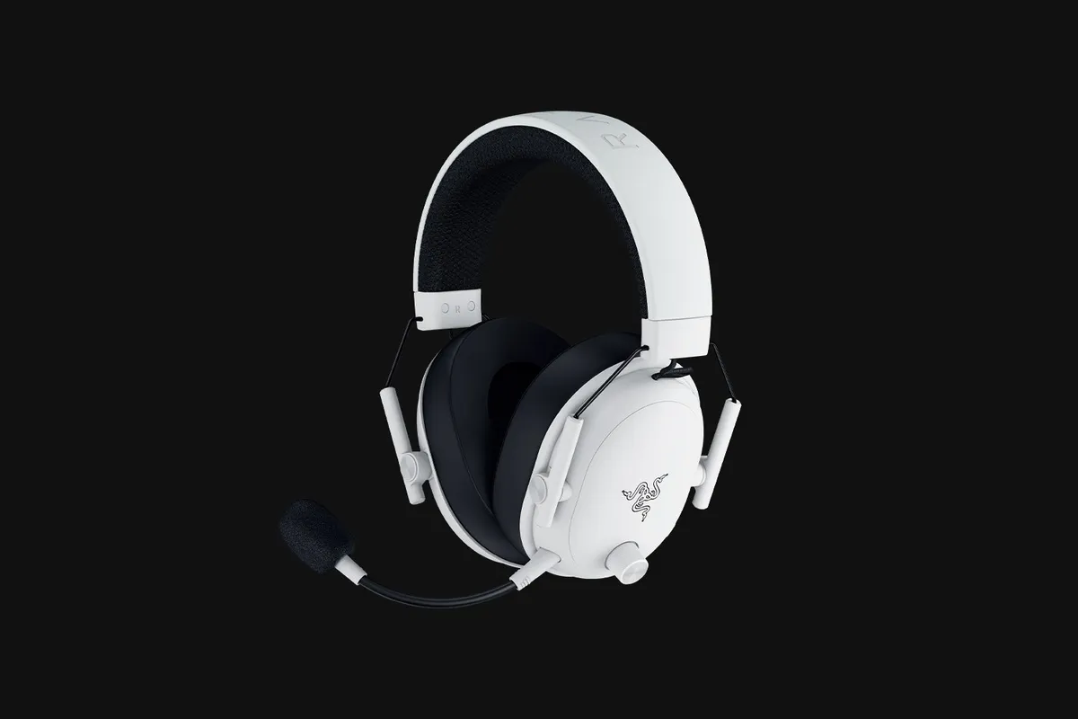 Căști gaming Razer BlackShark V3 albe cu microfon detașabil